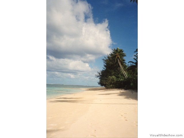 Raro R beach